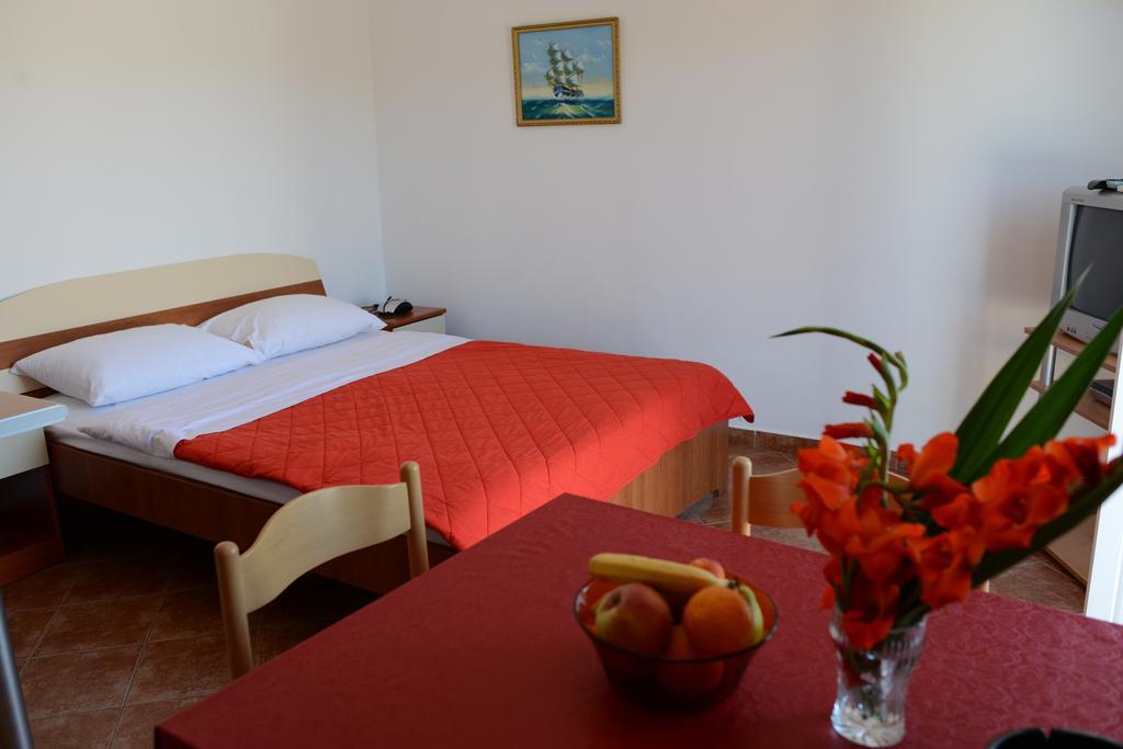 Apartments Vila Lazarevic Tivat Szoba fotó